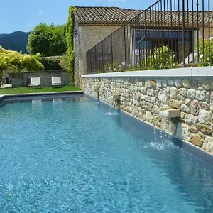 https://les-gites-du-clos-dolea.fr-provencehotel.com